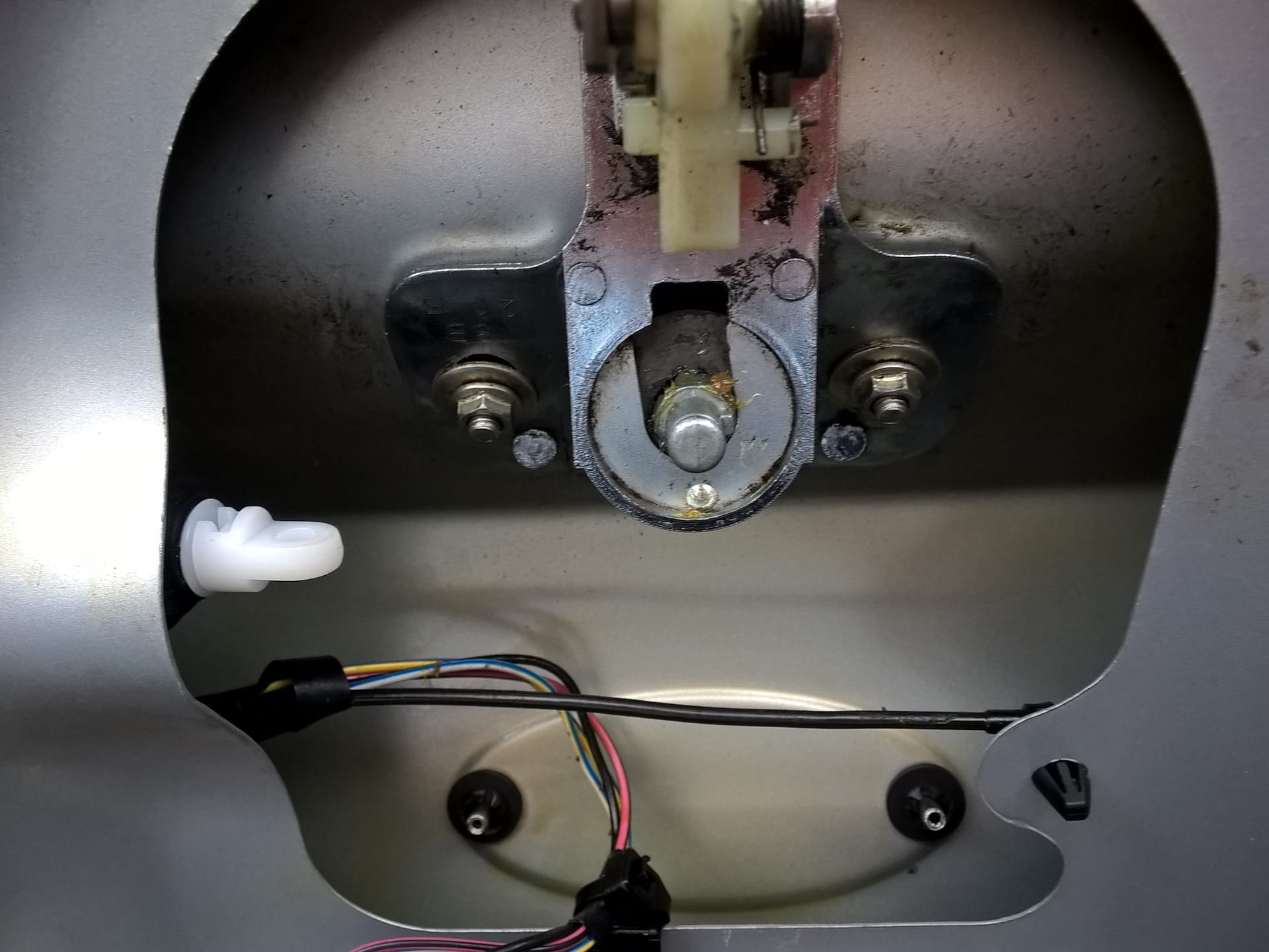 Лада Калина замена замка багажника