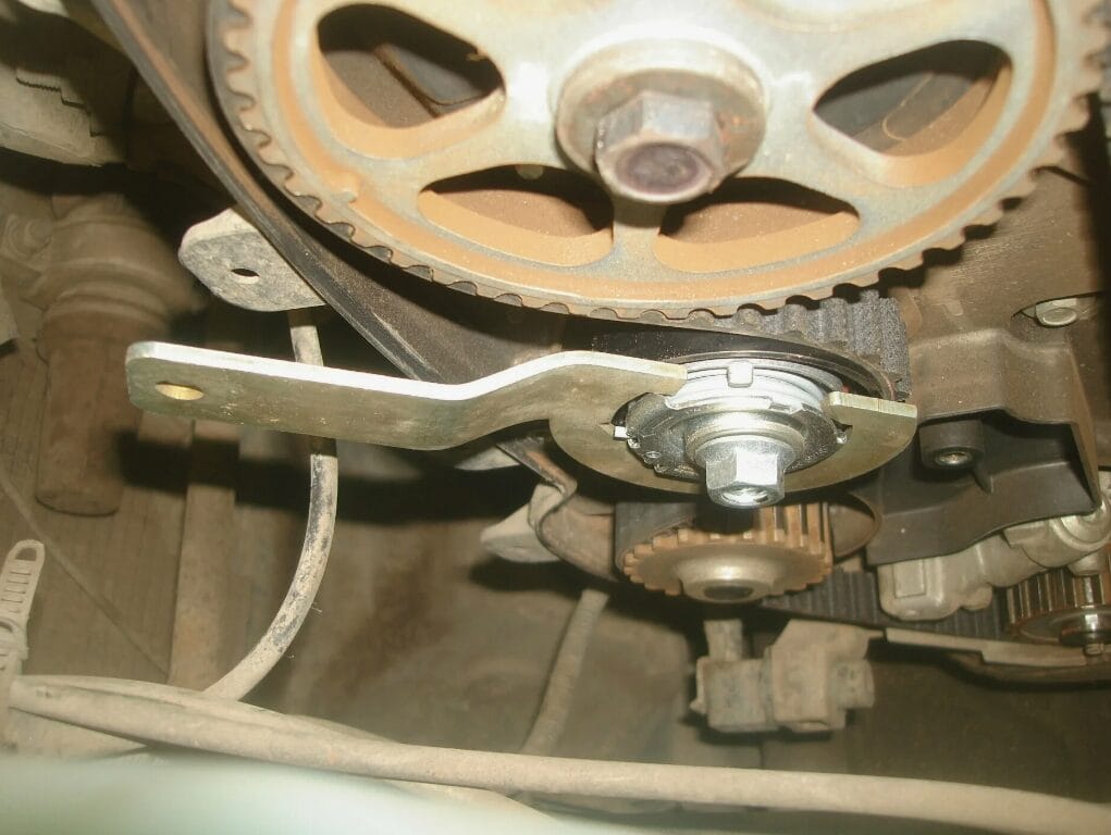 Как проверить ролик натяжителя ремня ГРМ на Гранте