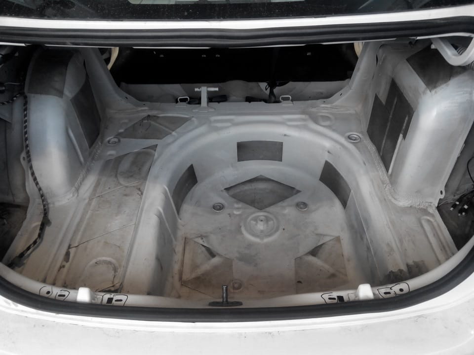 Фольксваген Поло седан как снимать обшивку багажника