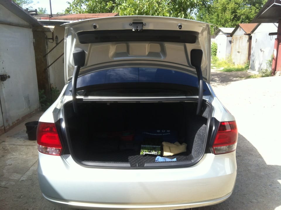 Не закрывается замок багажника Фольксваген Поло седан