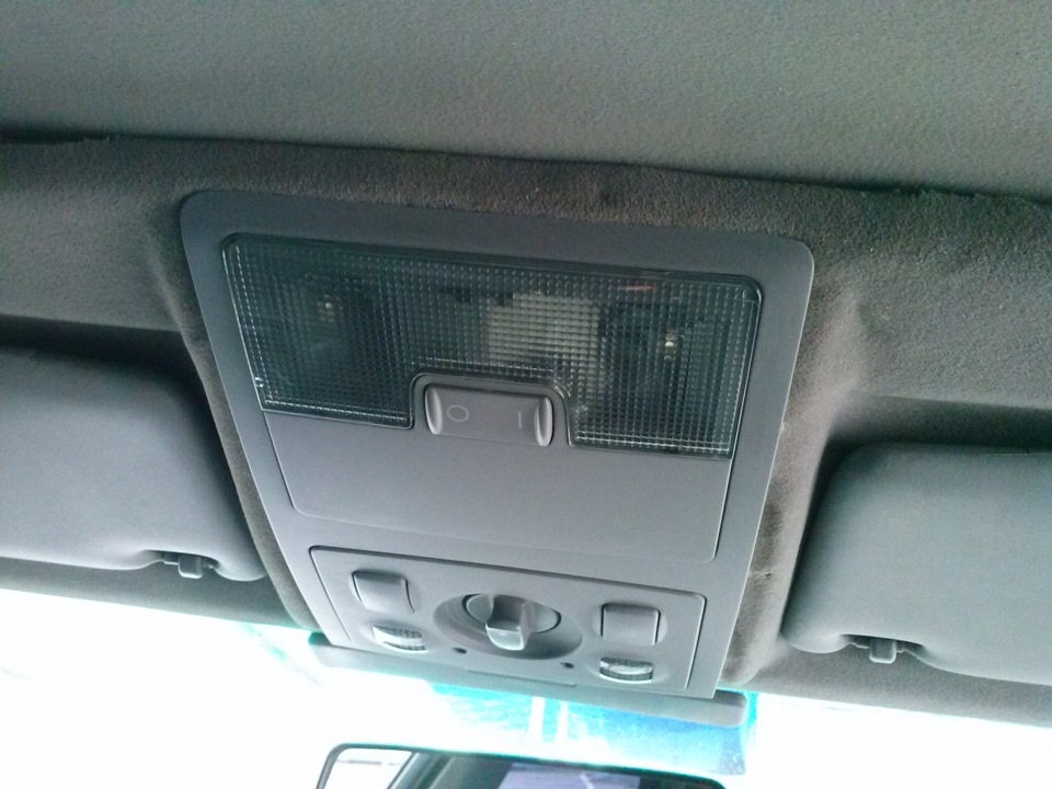 Почему не горит в салоне свет в Ауди