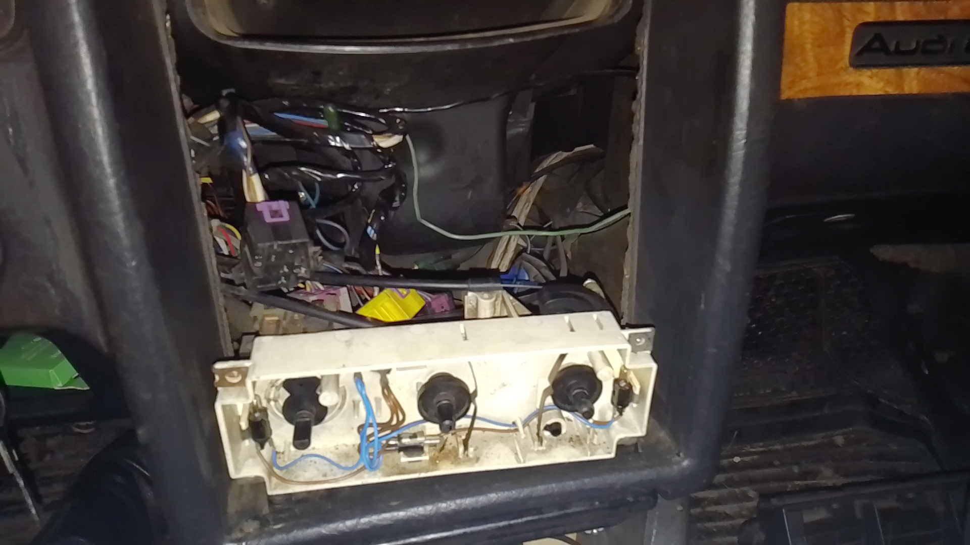 Замена переключателя печки Ауди 80