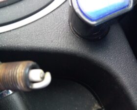 Дёргается при резком нажатии на газ Дёргается при резком нажатии на газ