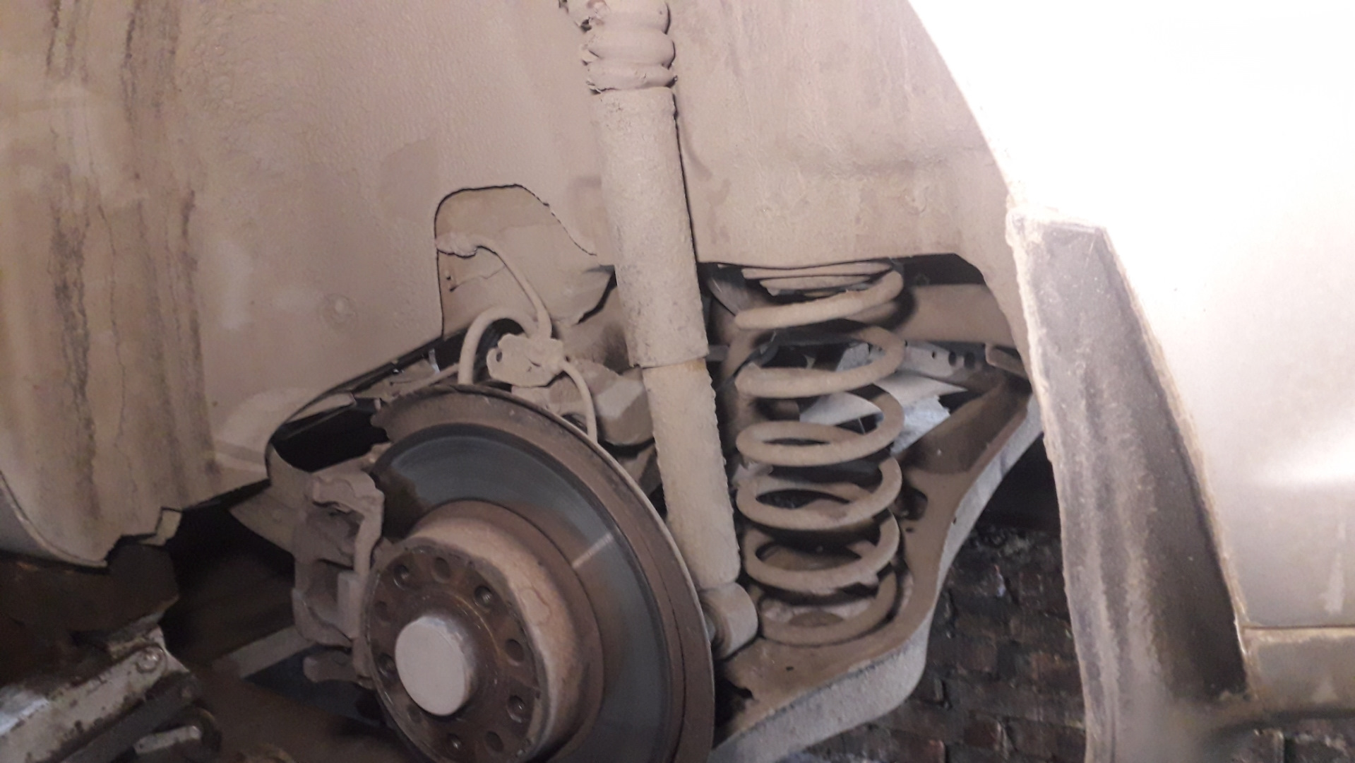 Замена задних амортизаторов на Фольксваген Бора