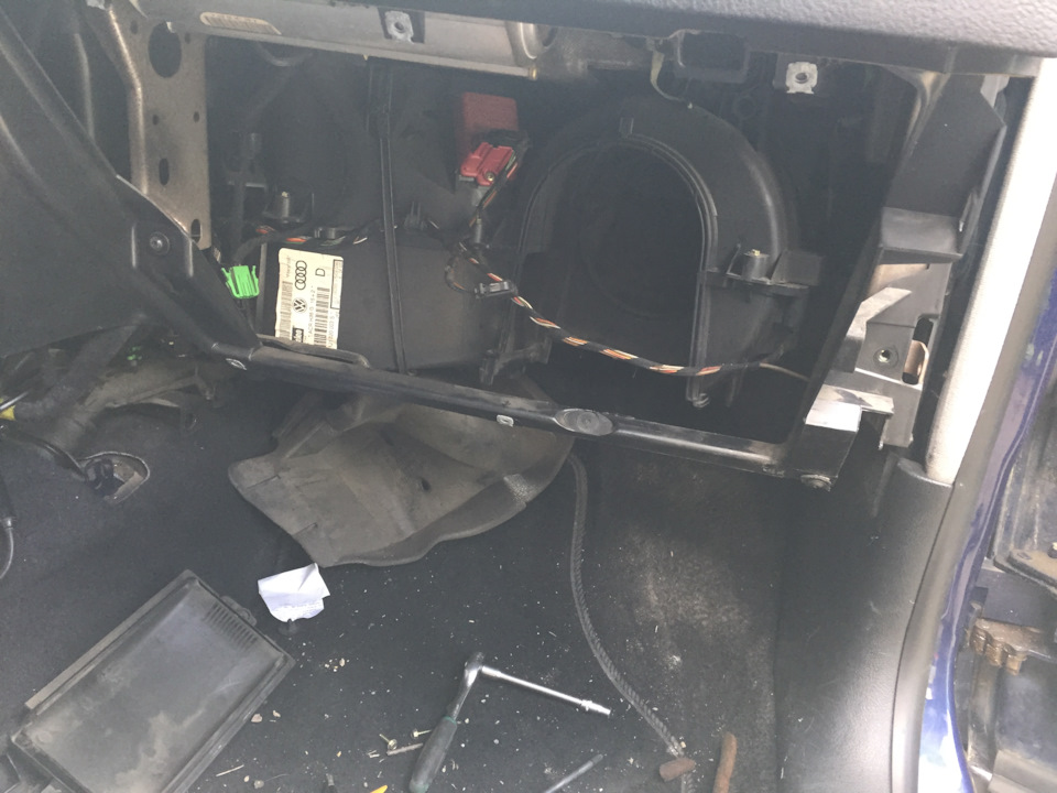 Замена моторчика печки Фольксваген Бора