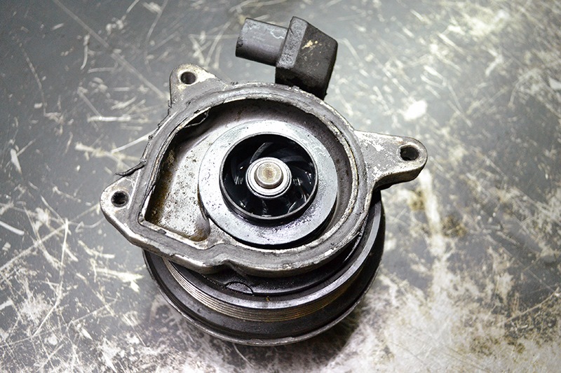 Замена помпы Фольксваген Бора