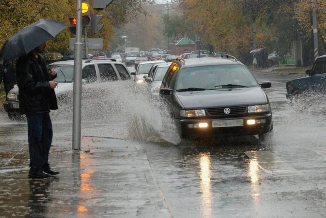 Куда обращаться если машина облила водой из лужи