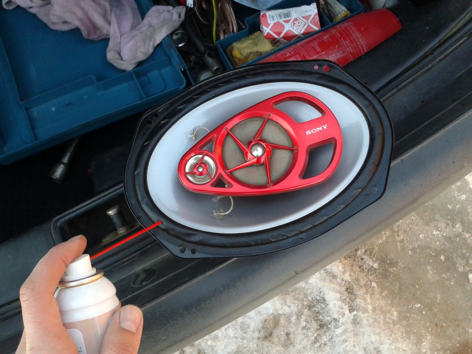 Почему хрипят новые динамики в машине