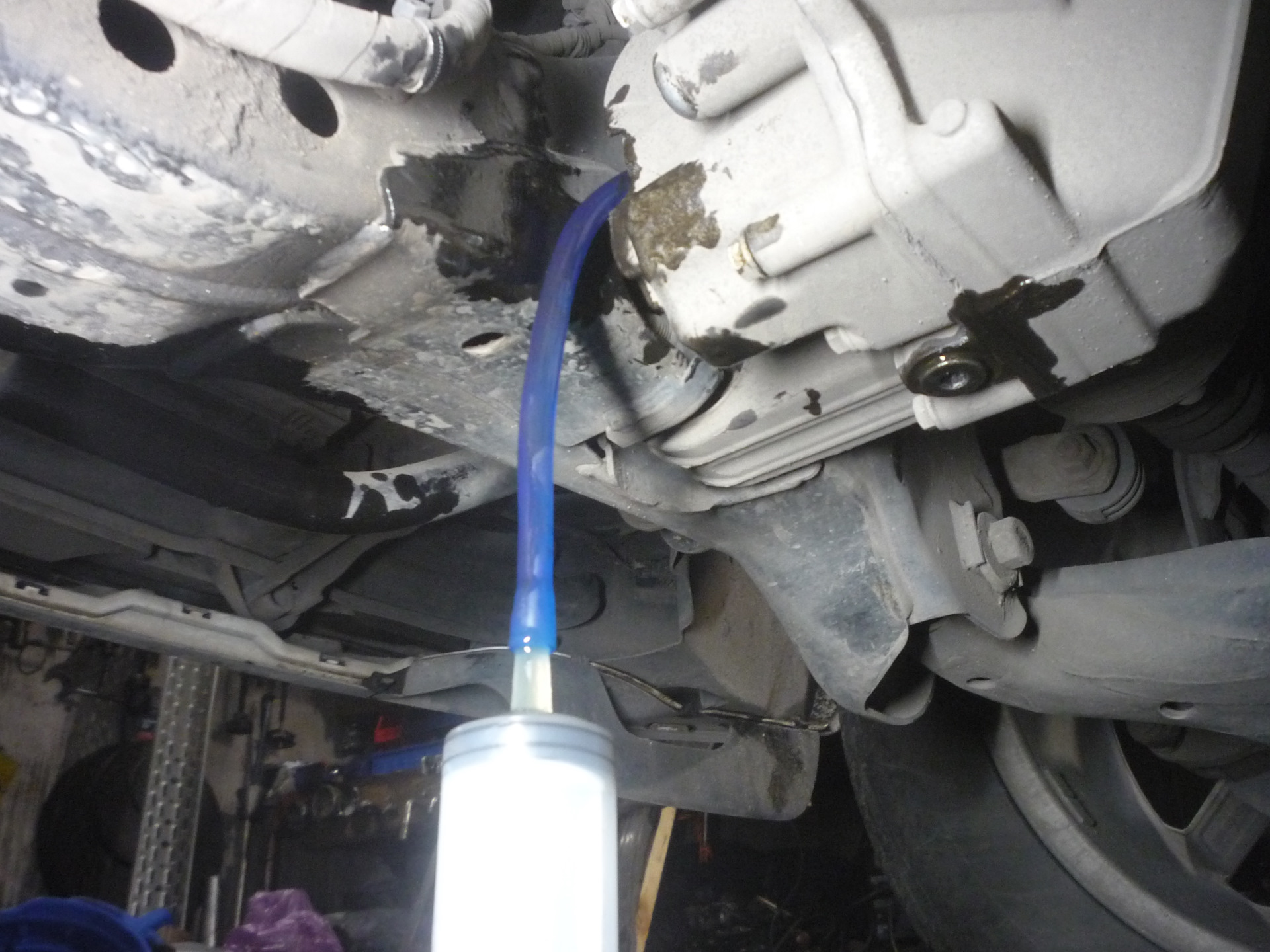 Замена масла в переднем редукторе Фольксваген Амарок